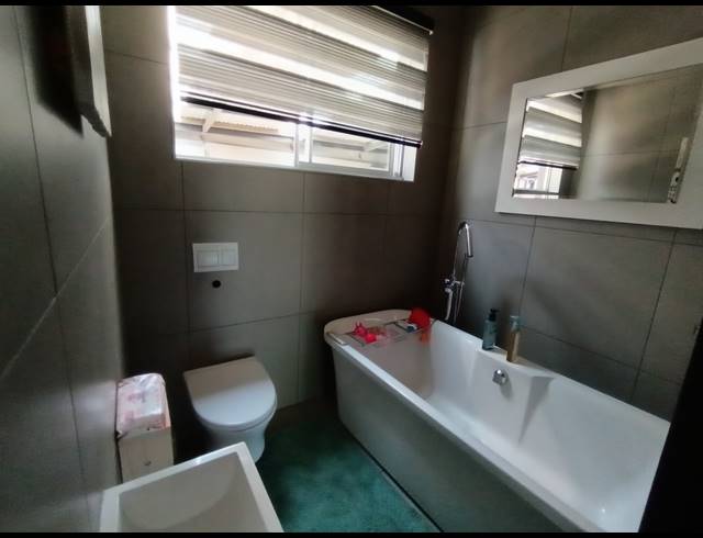 3 BEDROOM HOUSE FOR SALE IN SOUTH CREST